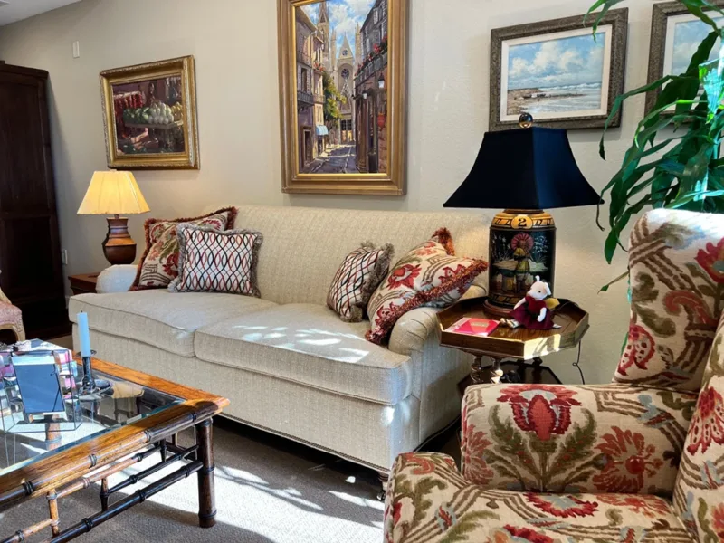 Assisted living - living room